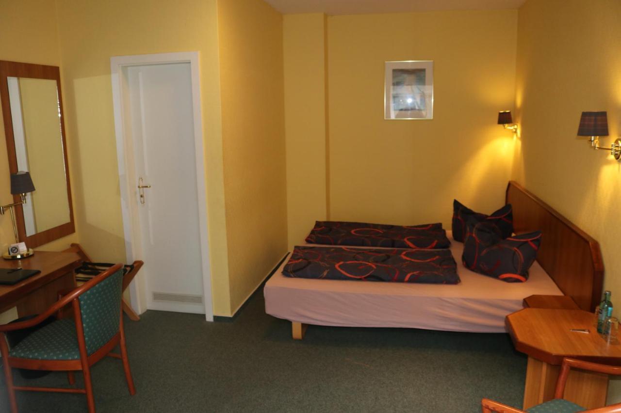 Stadthotel Brandenburger Hof Нойрупин Екстериор снимка