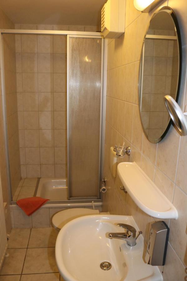Stadthotel Brandenburger Hof Нойрупин Екстериор снимка