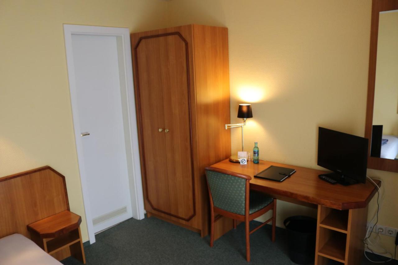 Stadthotel Brandenburger Hof Нойрупин Екстериор снимка
